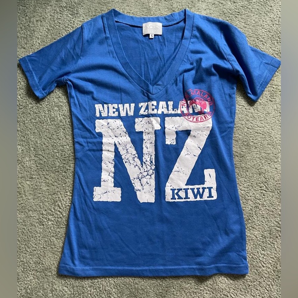 🦄5 for $30🦄 New Zealand tee